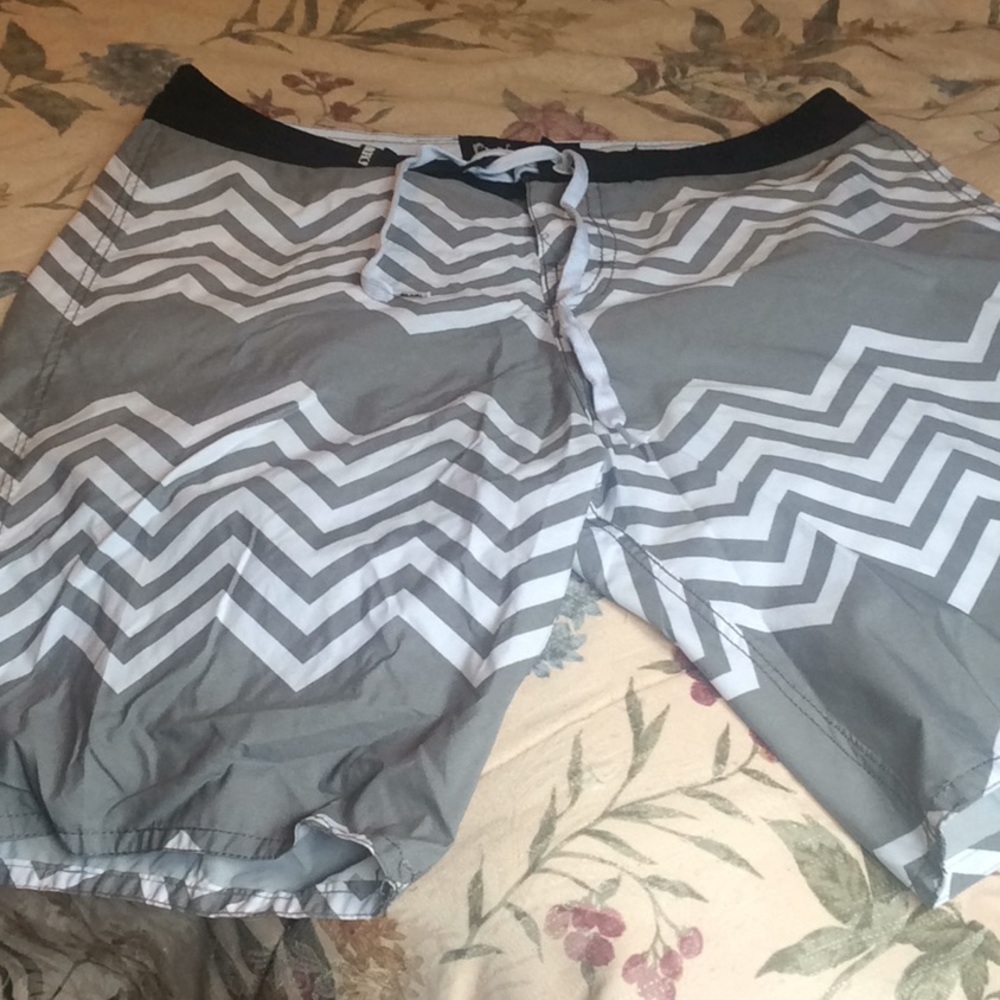 🍀NWOT XL board shorts/swimming trunks.